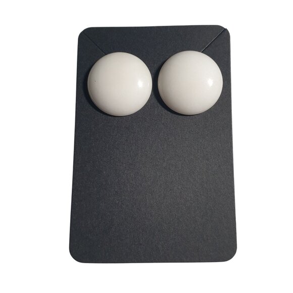 Vintage Round White Stud Earrings Costume Jewelry Classic Minimalist Design - Picture 1 of 4